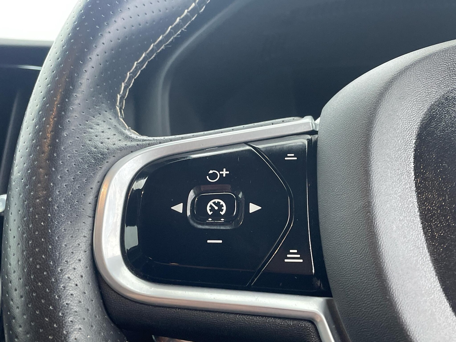 Used Volvo XC60 2017 for sale - 77586888: Photo 29