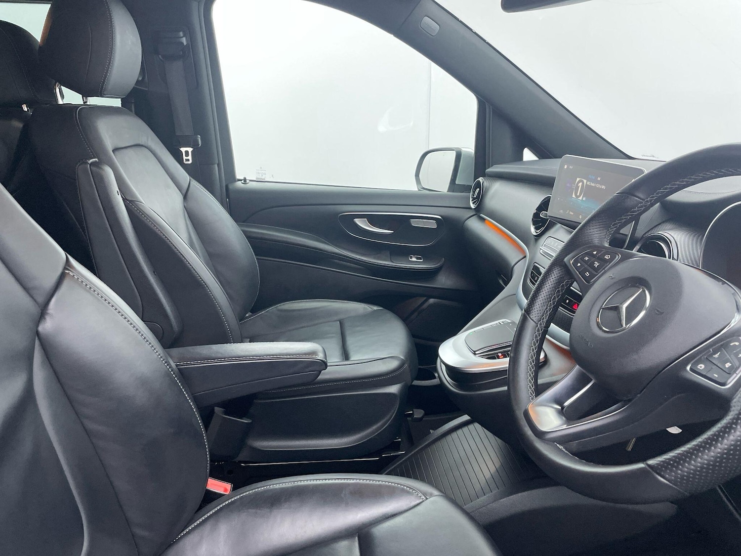 Used Mercedes-Benz V-Class 2024 for sale - 76270987: Photo 16