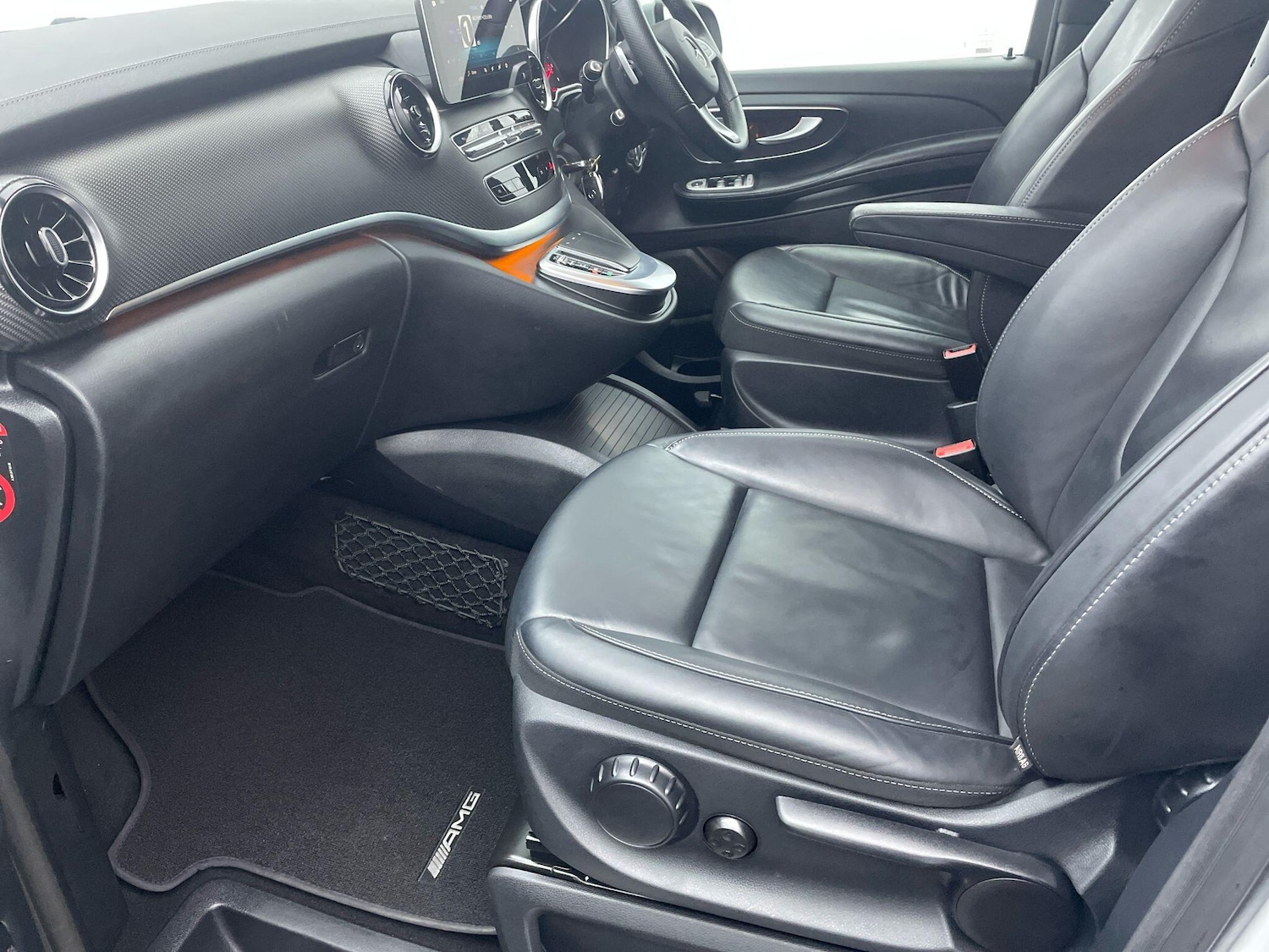 Used Mercedes-Benz V-Class 2024 for sale - 76270987: Photo 30