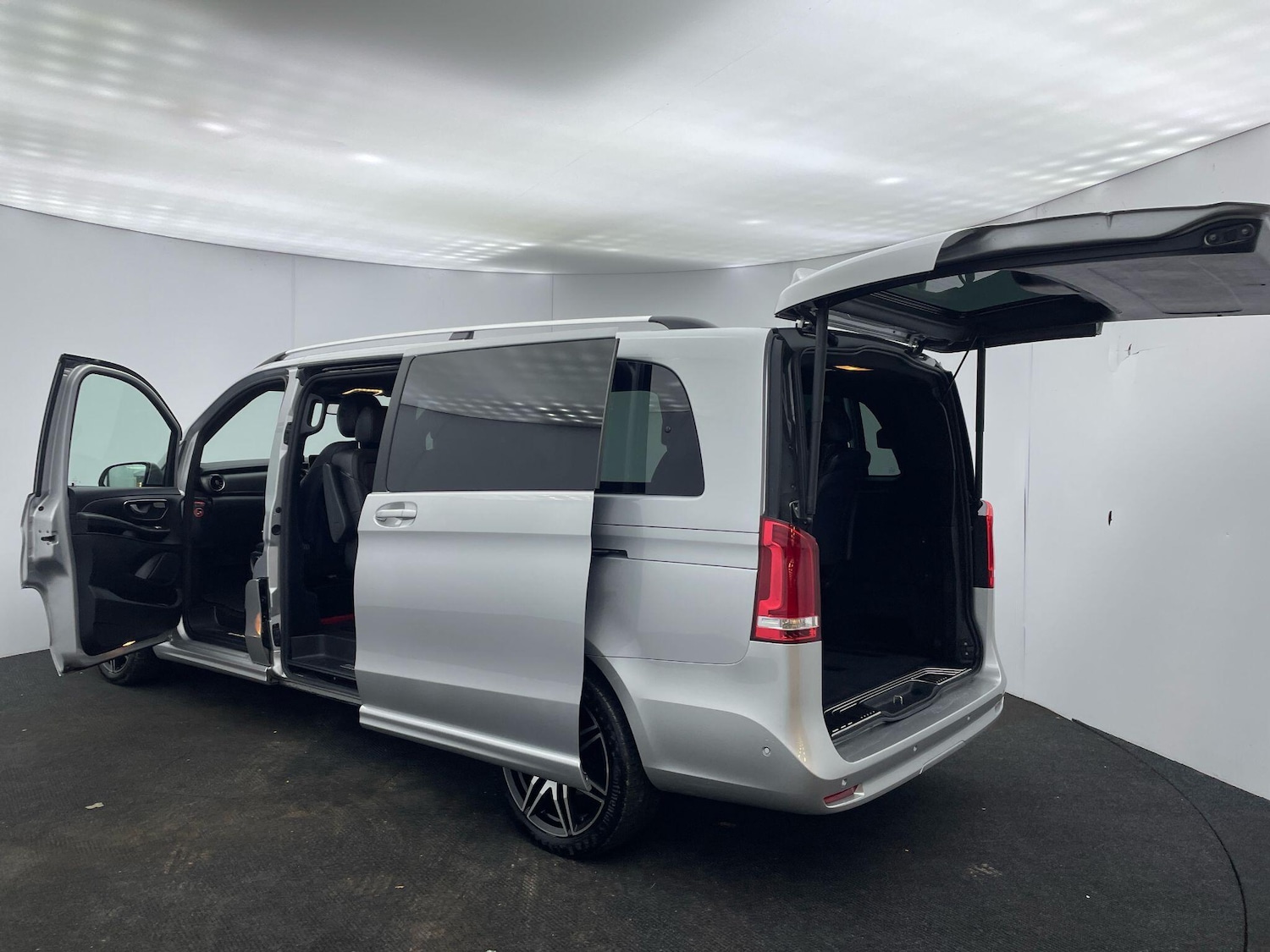 Used Mercedes-Benz V-Class 2024 for sale - 76270987: Photo 5