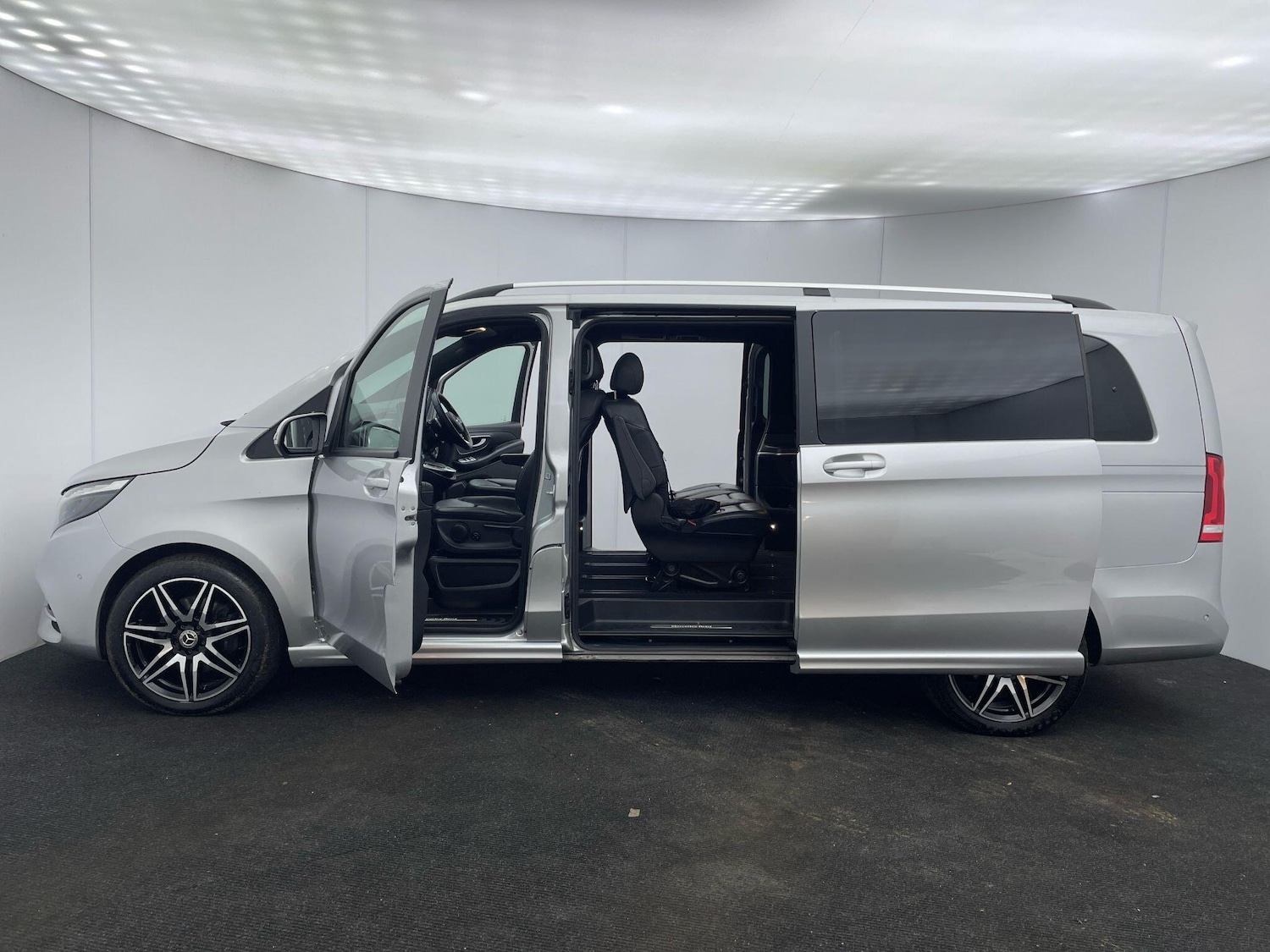 Used Mercedes-Benz V-Class 2024 for sale - 76270987: Photo 6