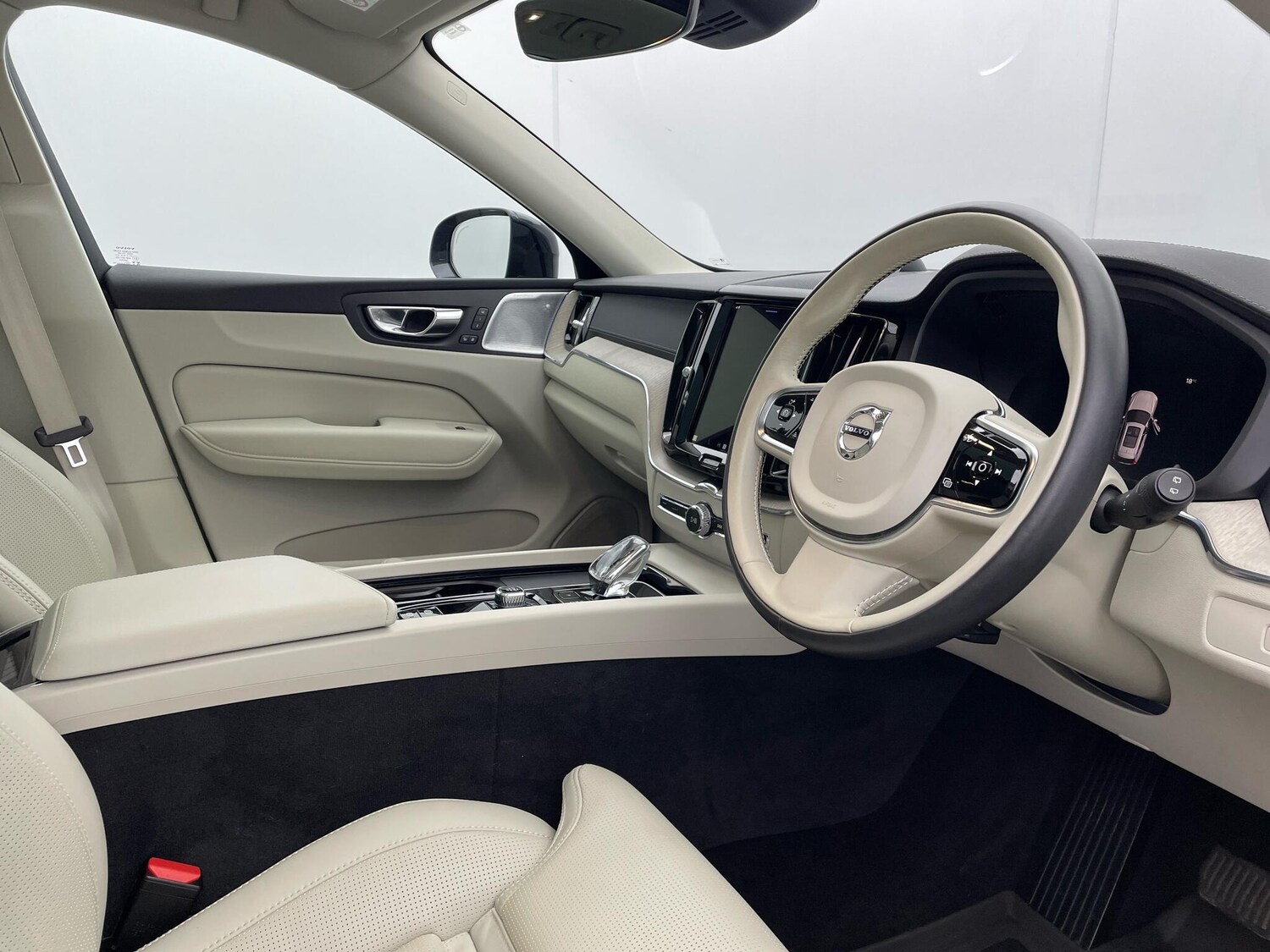 Used Volvo XC60 2023 for sale - 76166499: Photo 23