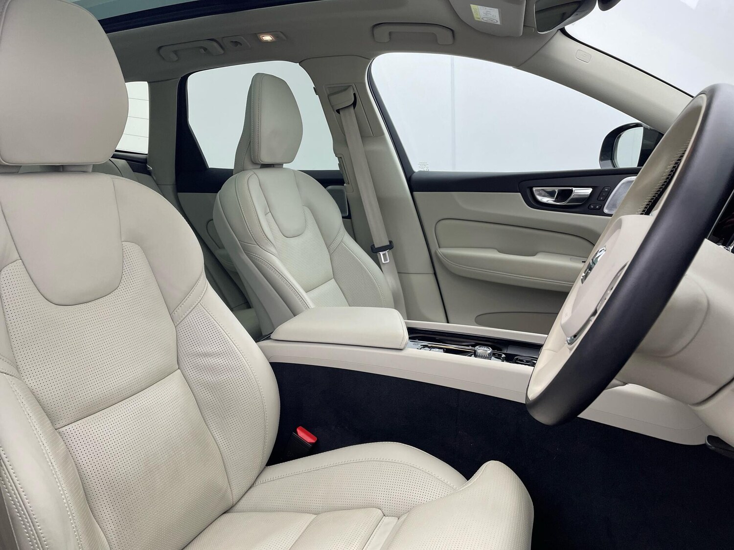 Used Volvo XC60 2023 for sale - 76166499: Photo 25