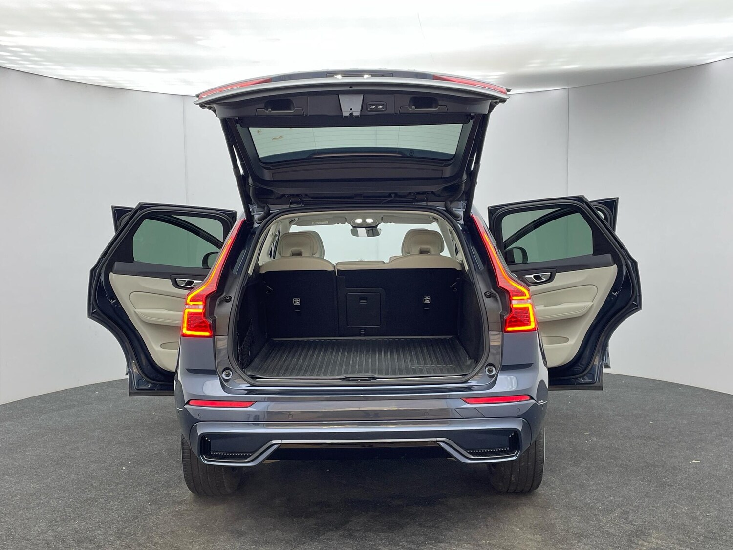 Used Volvo XC60 2023 for sale - 76166499: Photo 37