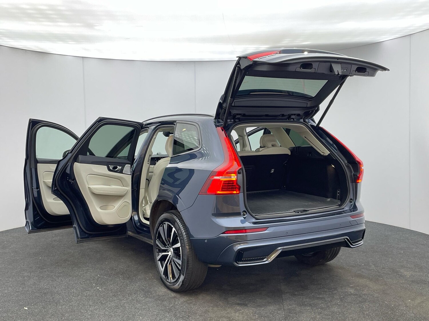 Used Volvo XC60 2023 for sale - 76166499: Photo 38