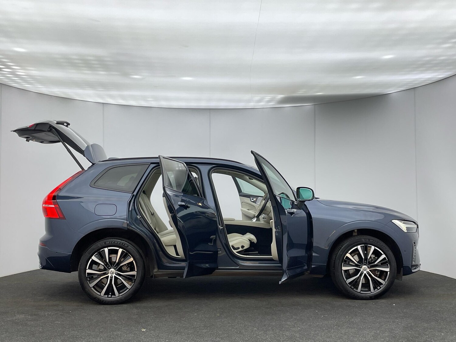 Used Volvo XC60 2023 for sale - 76166499: Photo 43