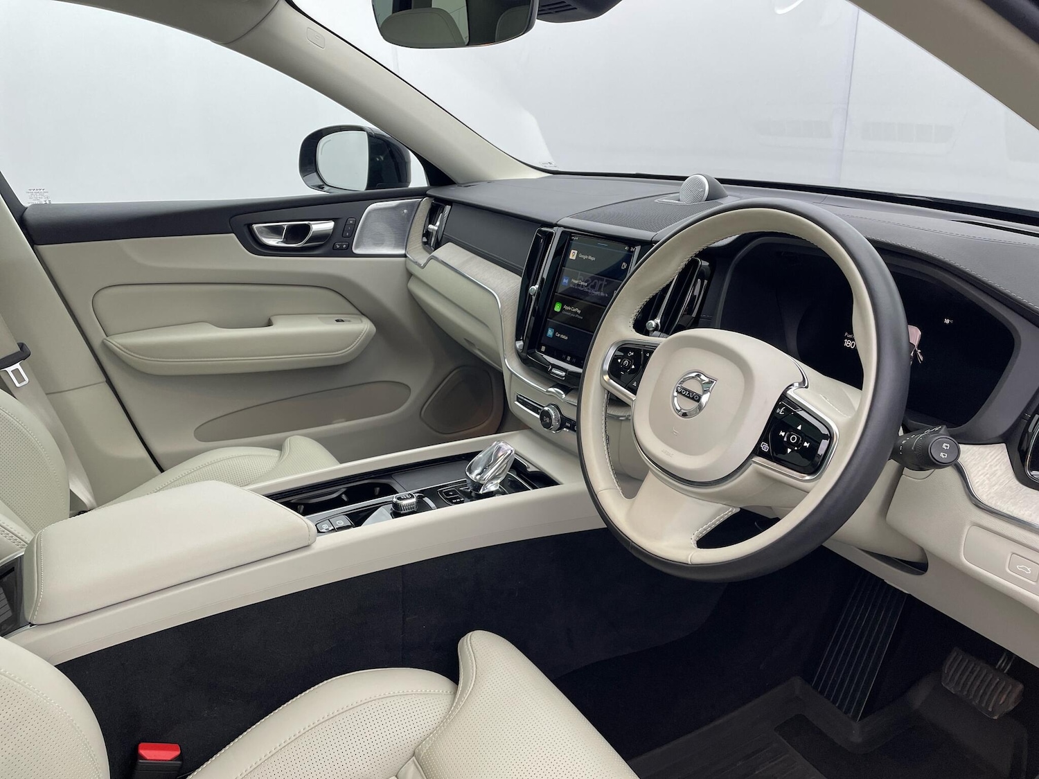 Used Volvo XC60 2023 for sale - 76166499: Photo 5