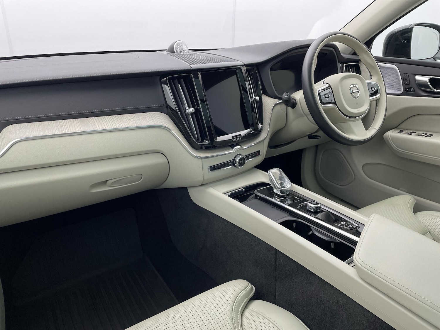 Used Volvo XC60 2023 for sale - 76166499: Photo 9