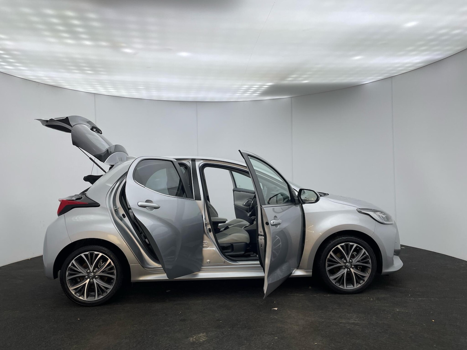 Used Toyota Yaris 2022 for sale - 77120068: Photo 37