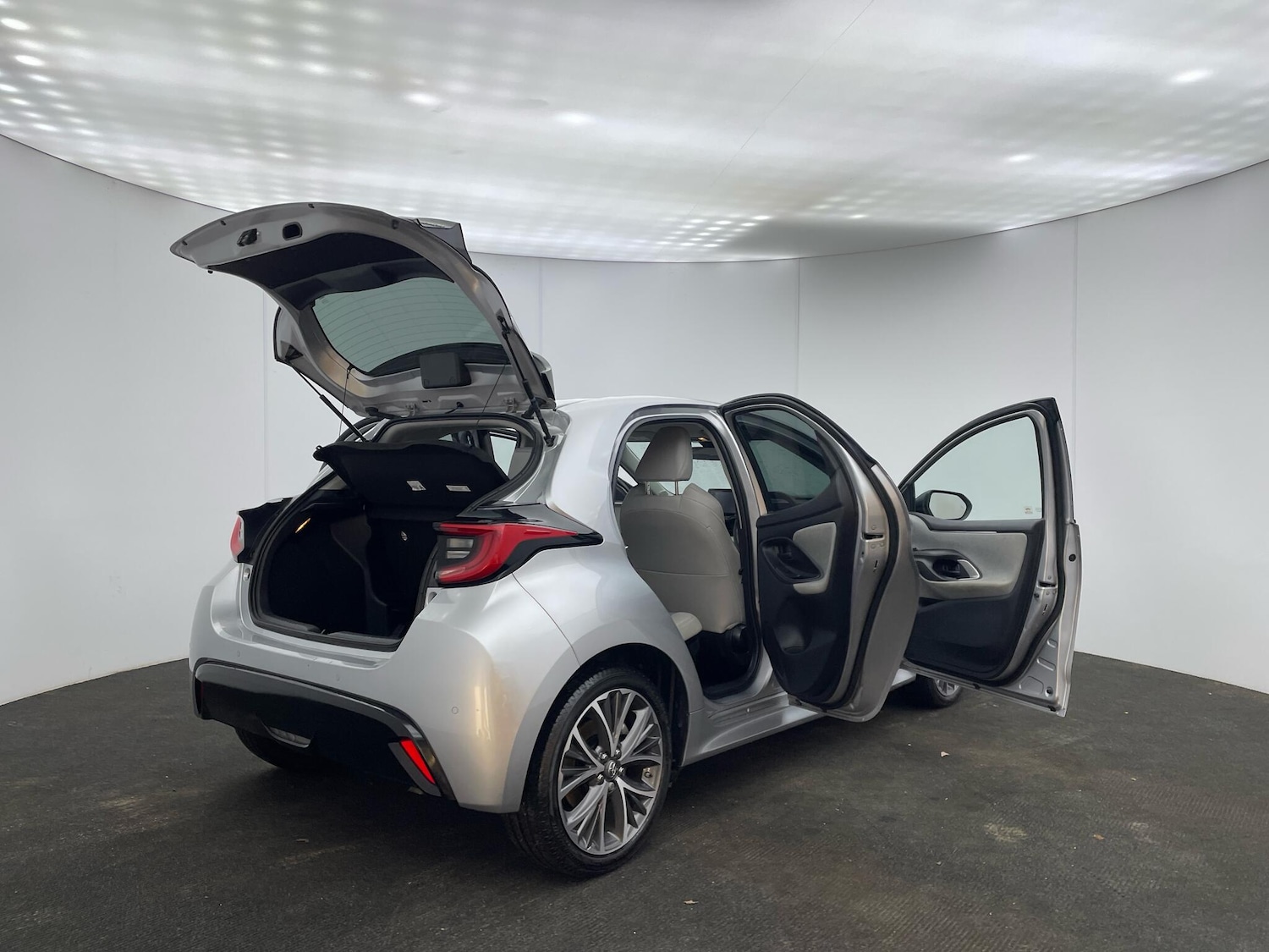 Used Toyota Yaris 2022 for sale - 77120068: Photo 38