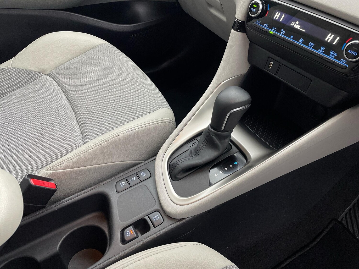 Used Toyota Yaris 2022 for sale - 77120068: Photo 8