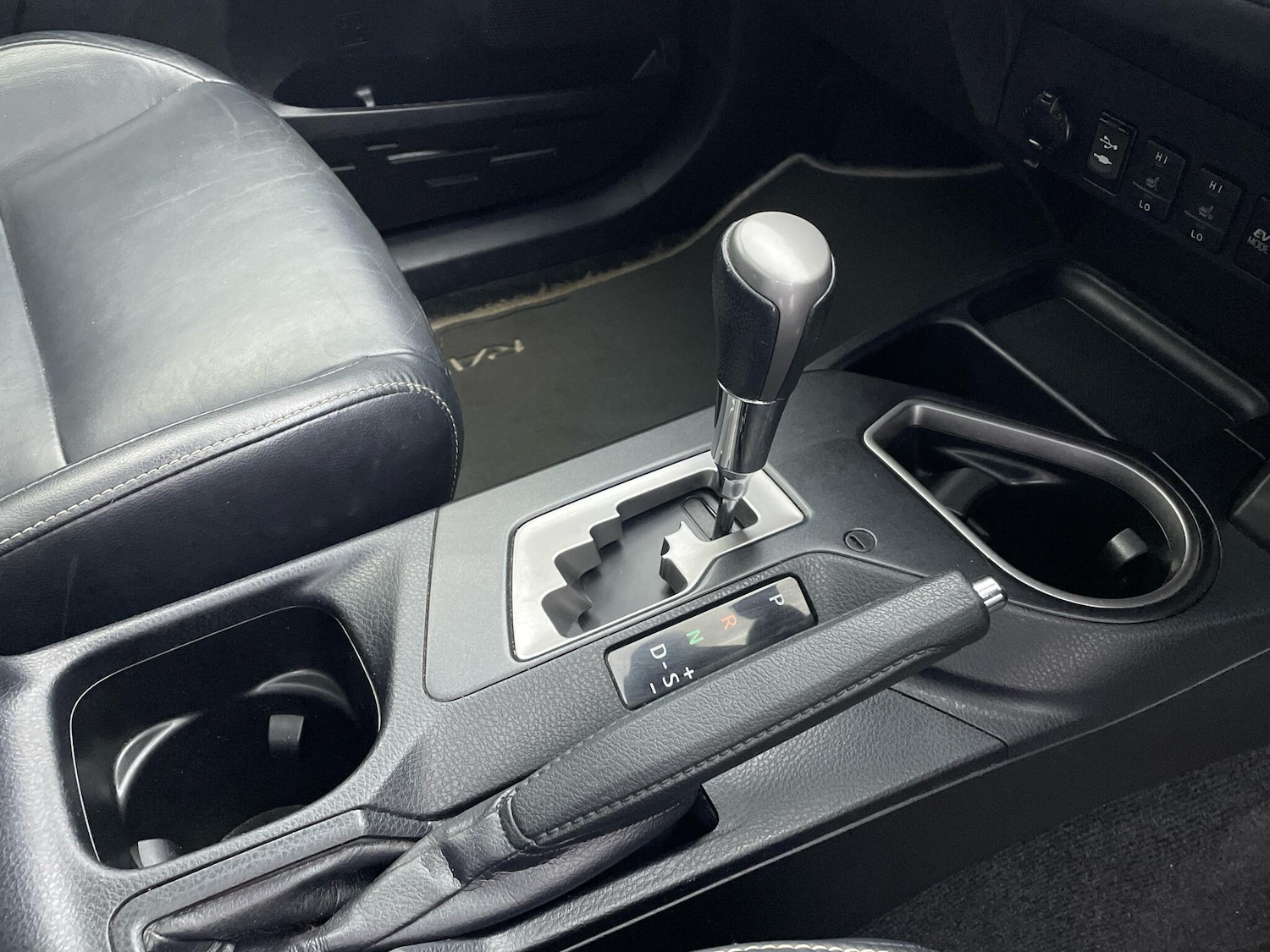 Used Toyota RAV4 2016 for sale - 76499762: Photo 8