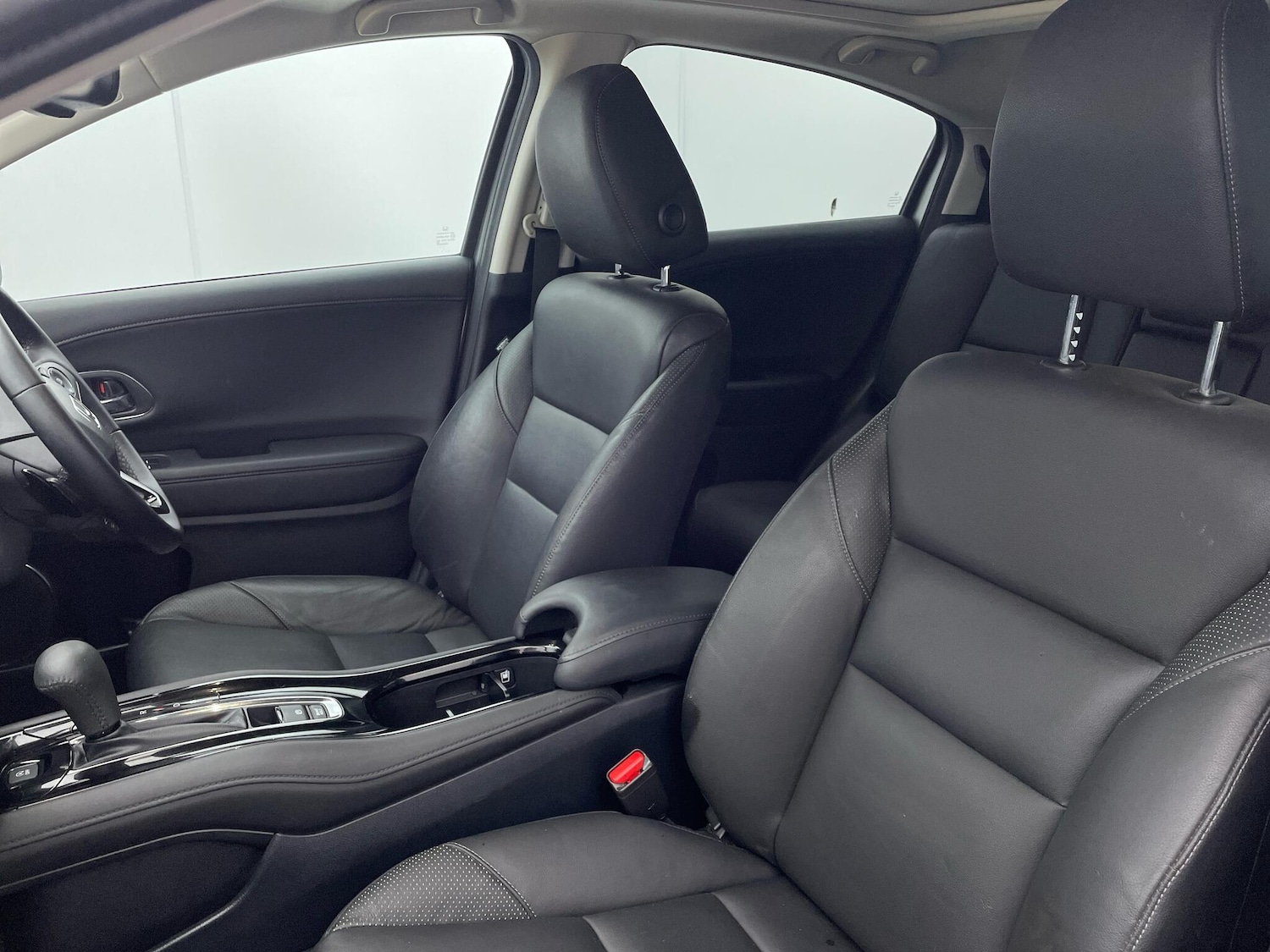 Used Honda HR-V 2016 for sale - 76498602: Photo 30