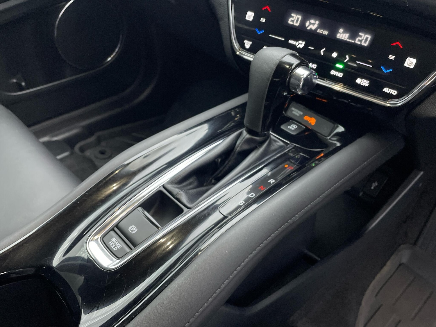 Used Honda HR-V 2016 for sale - 76498602: Photo 8