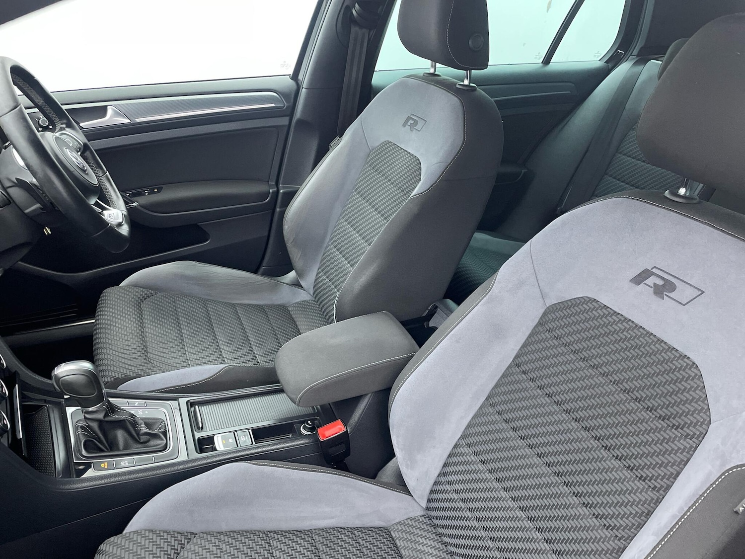 Used Volkswagen Golf 2017 for sale - 77242517: Photo 29