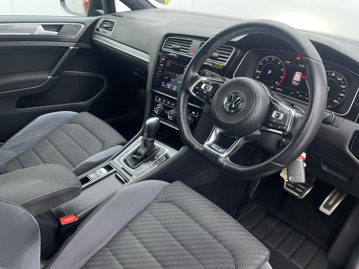 Used Volkswagen Golf 2017 for sale - 77242517: Photo 5