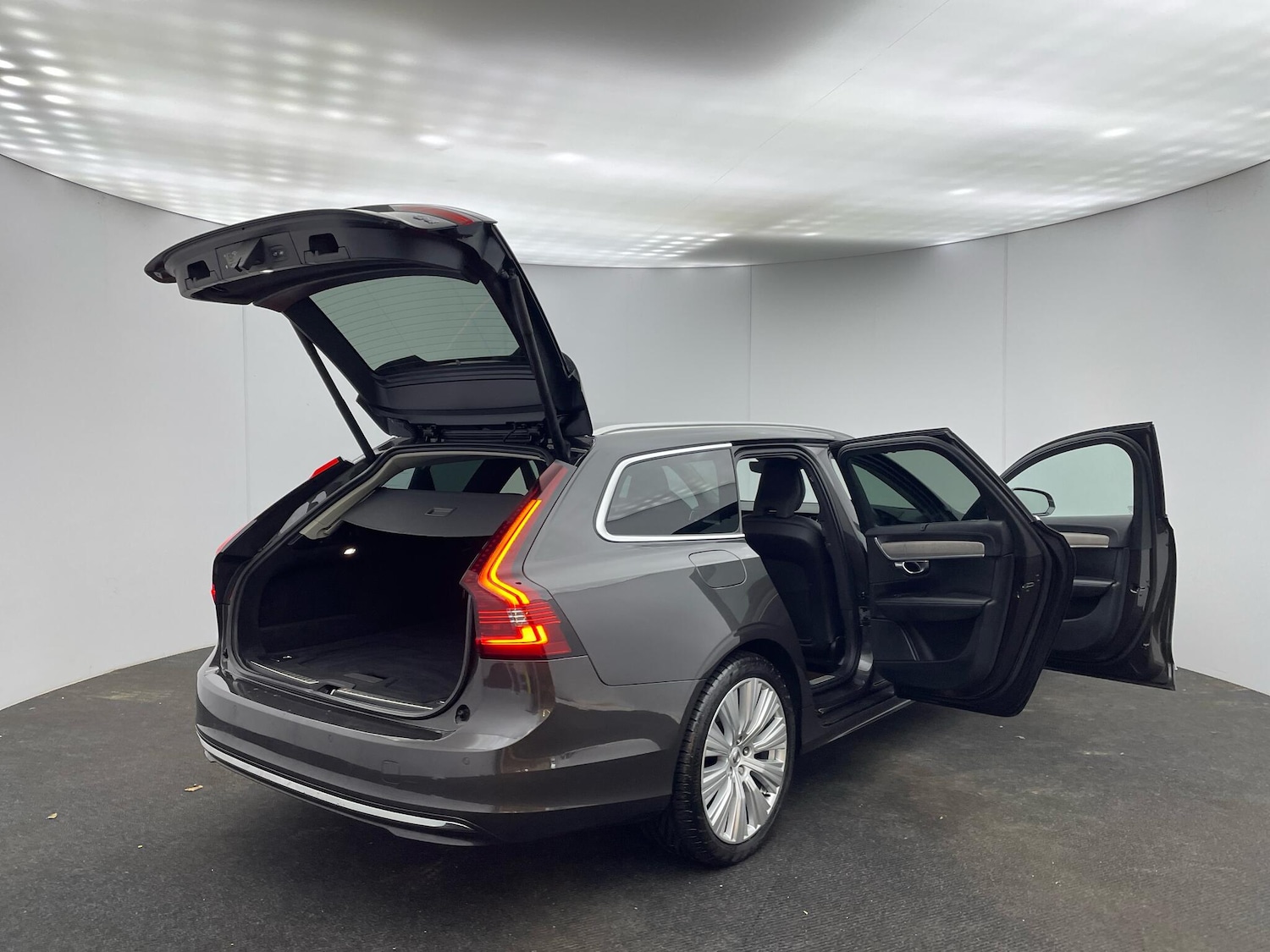 Used Volvo V90 2021 for sale - 76633115: Photo 42