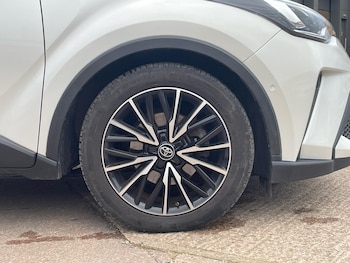 Used Toyota C-HR 2020 for sale - 77612080: Photo