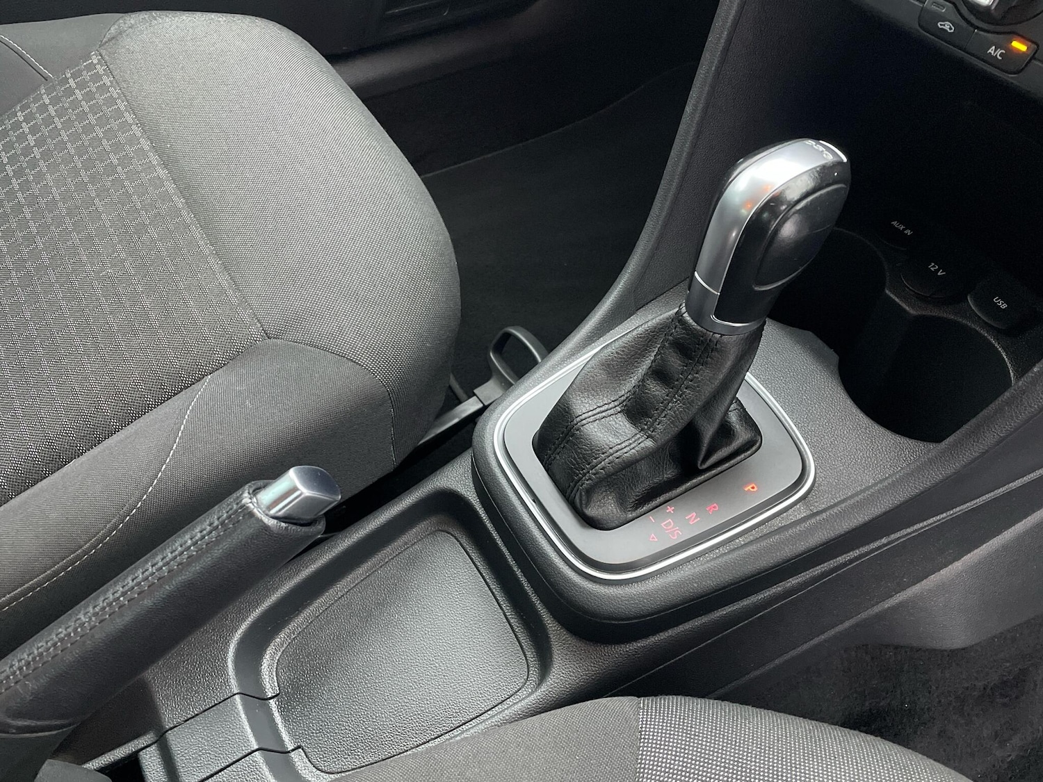 Used Volkswagen Polo 2016 for sale - 76765865: Photo 24