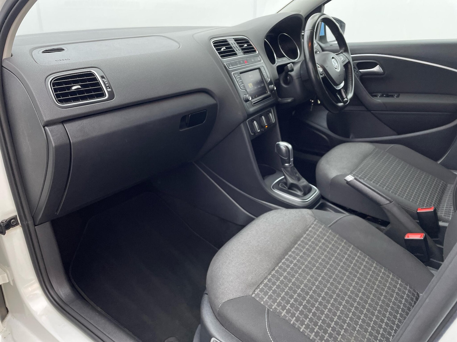 Used Volkswagen Polo 2016 for sale - 76765865: Photo 28