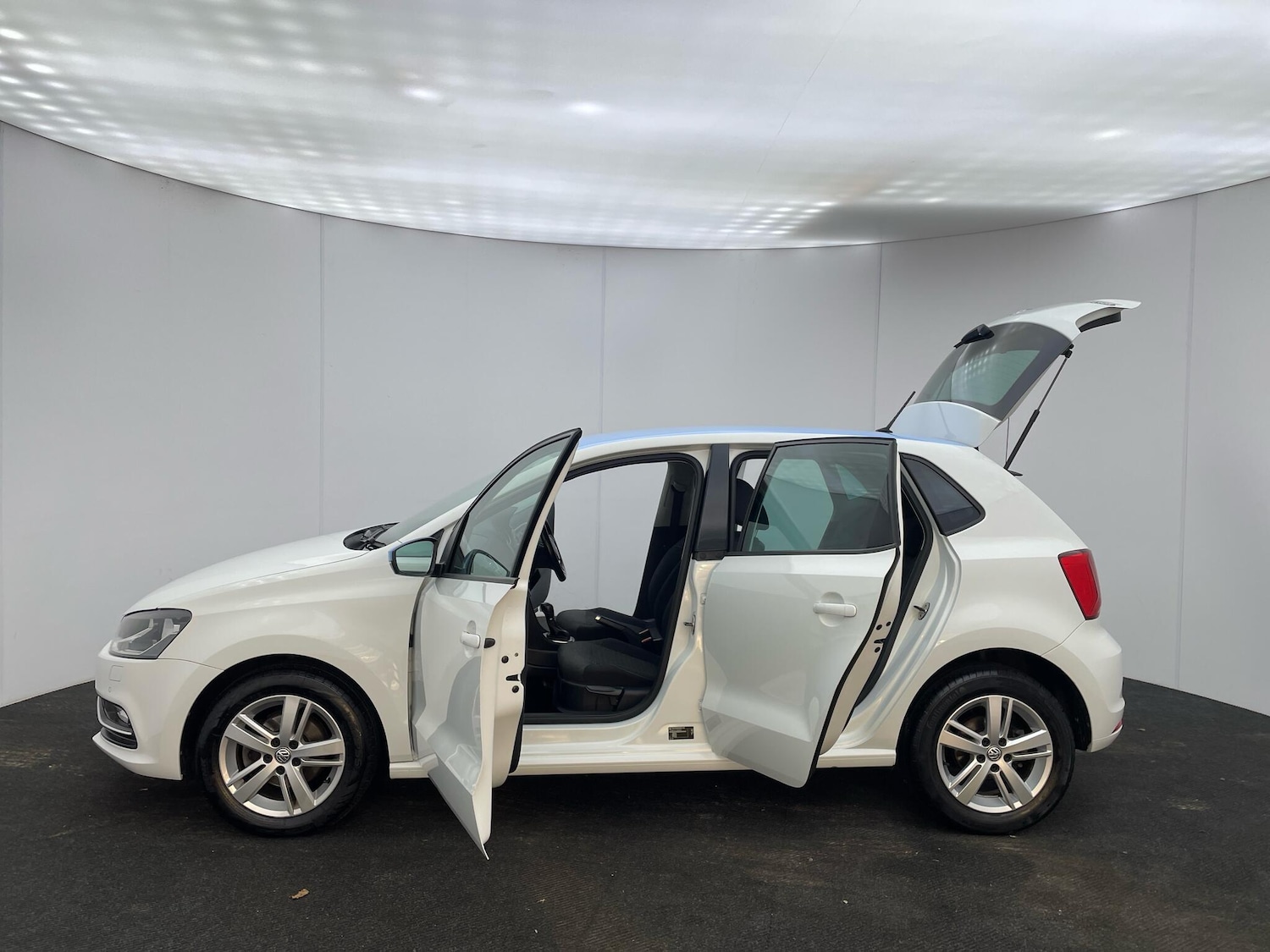 Used Volkswagen Polo 2016 for sale - 76765865: Photo 33