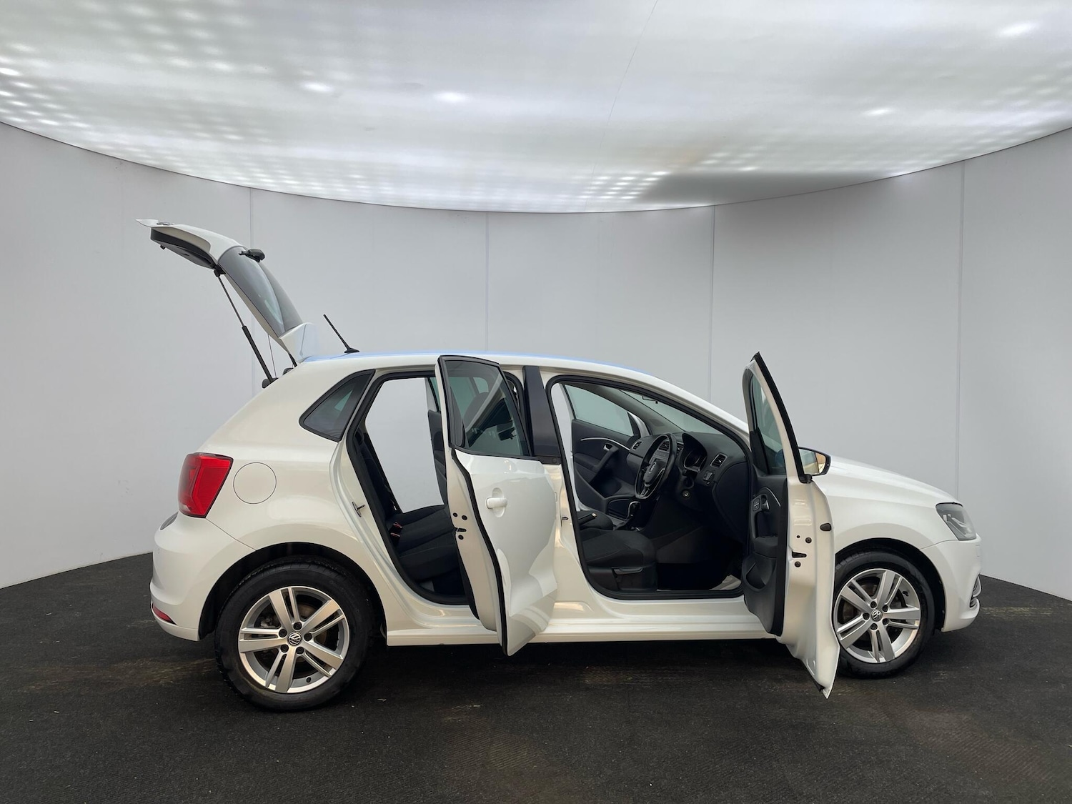 Used Volkswagen Polo 2016 for sale - 76765865: Photo 37