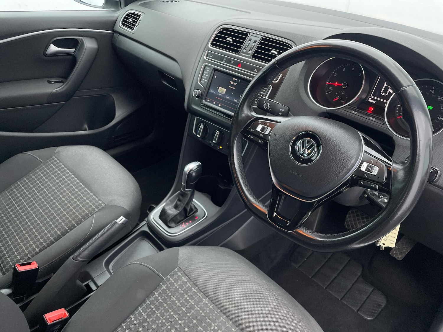 Used Volkswagen Polo 2016 for sale - 76765865: Photo 5