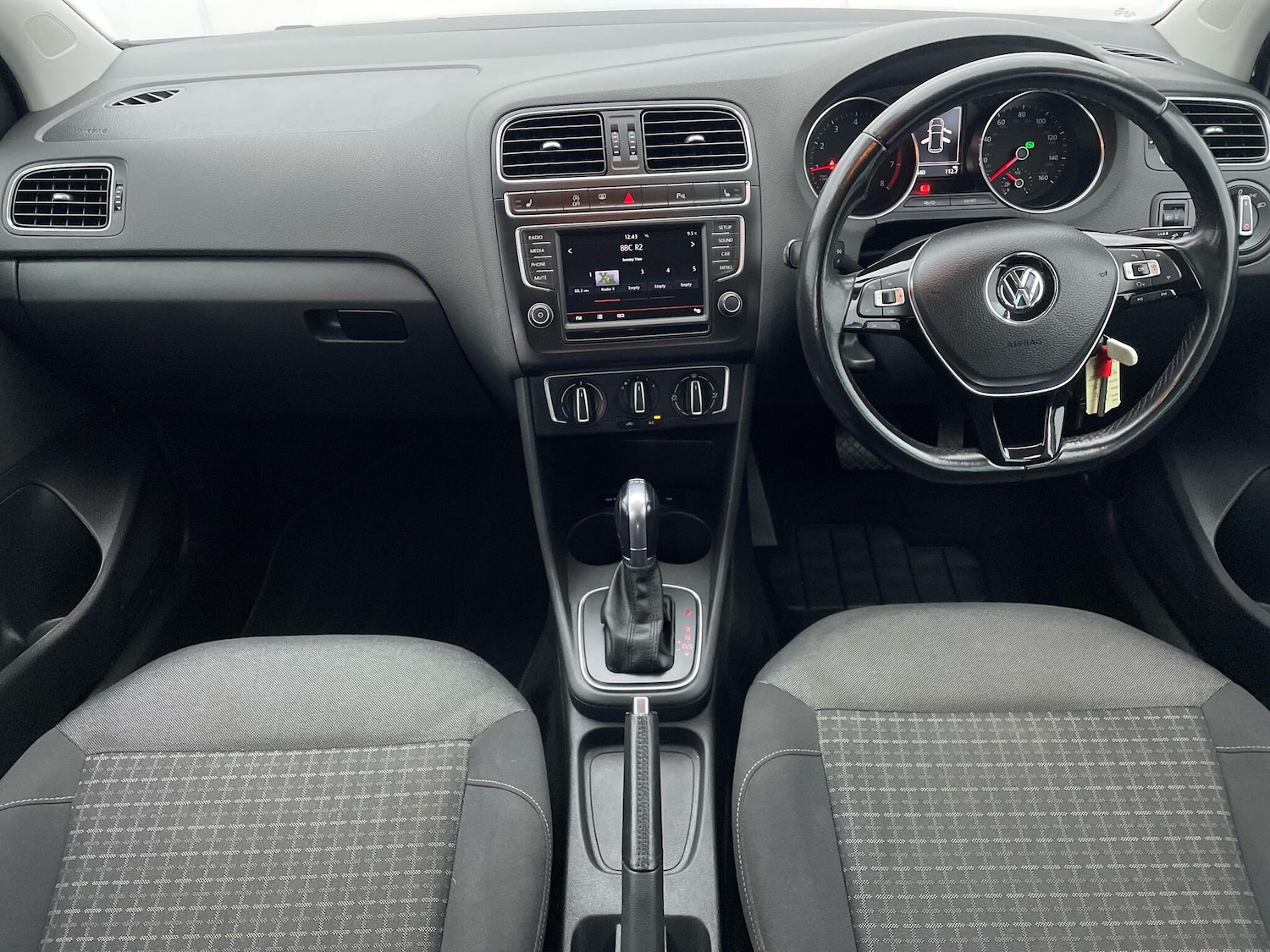 Used Volkswagen Polo 2016 for sale - 76765865: Photo 7