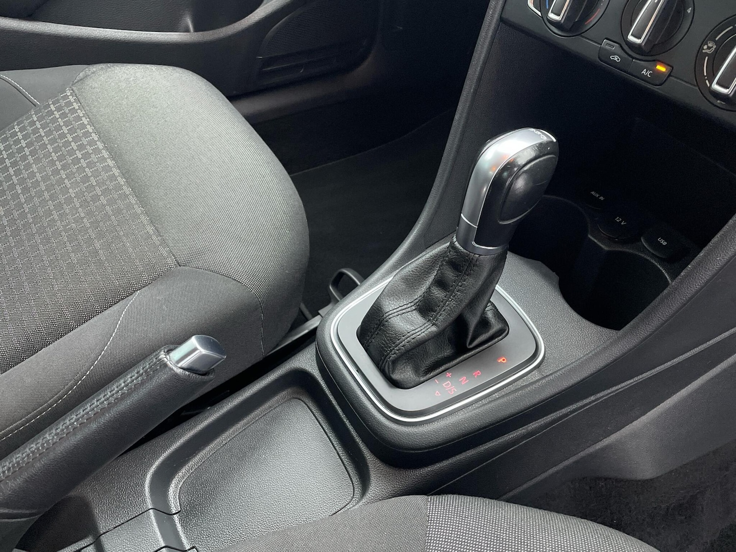 Used Volkswagen Polo 2016 for sale - 76765865: Photo 8