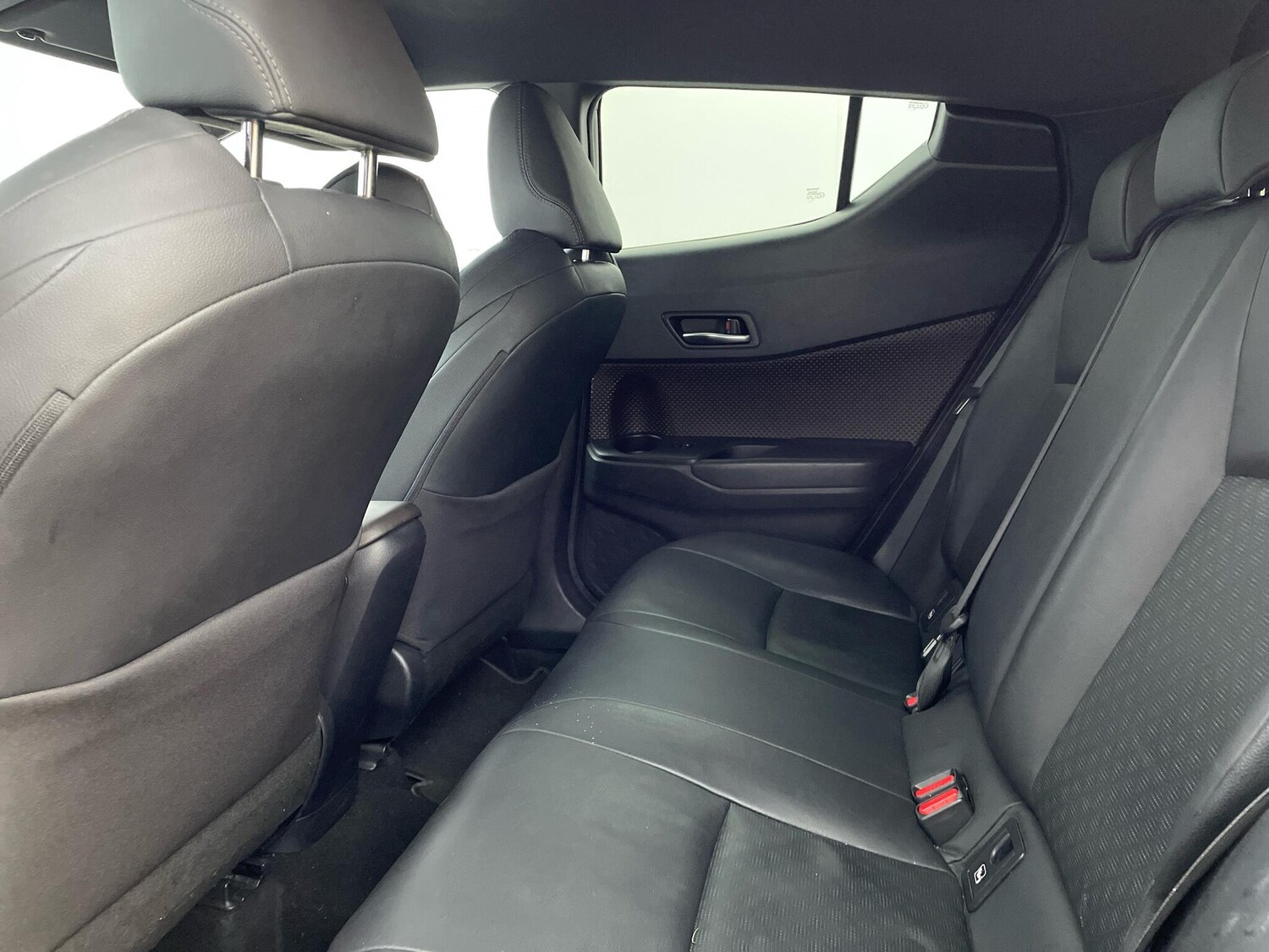 Used Toyota C-HR 2018 for sale - 77586122: Photo 10