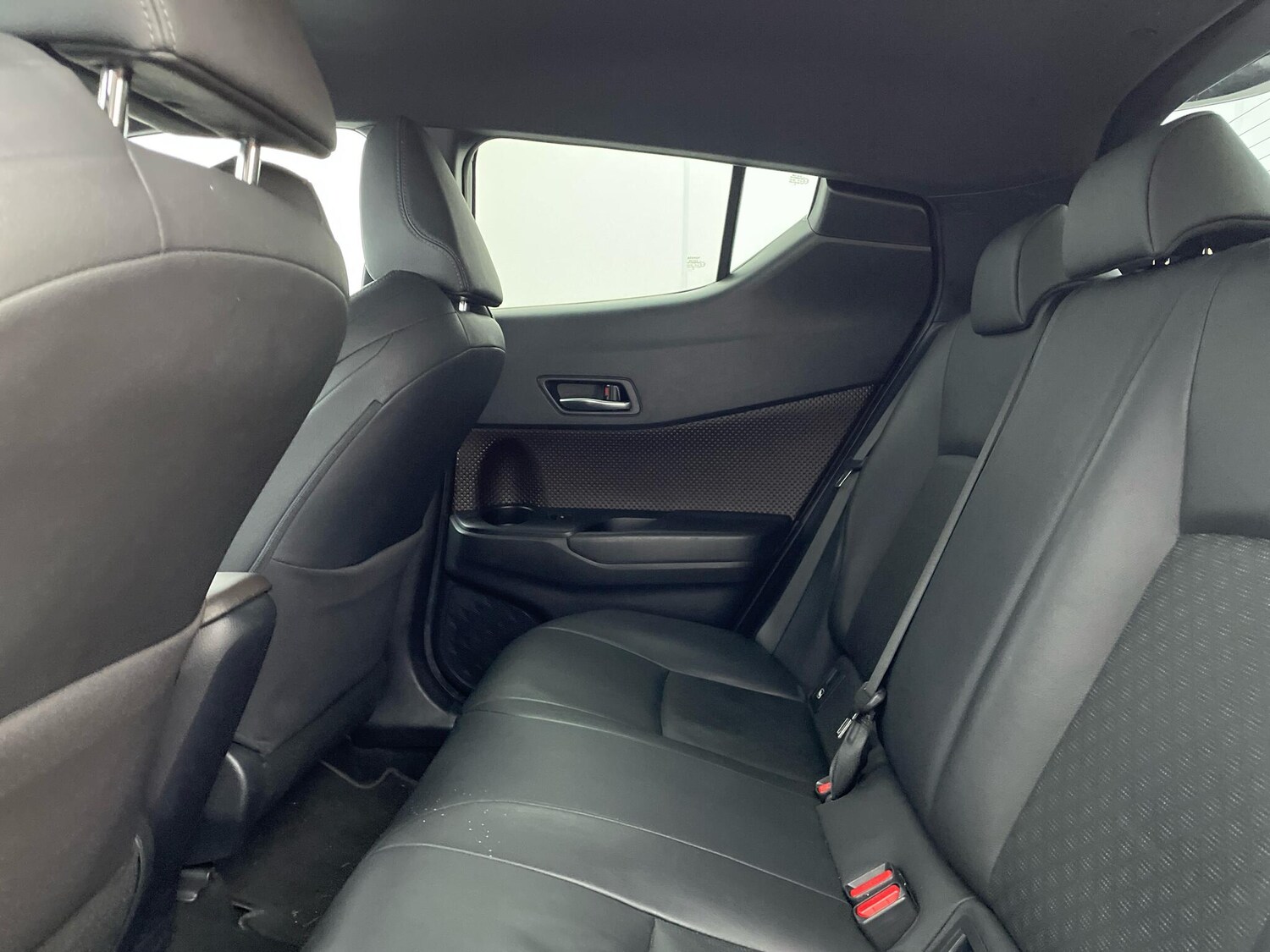 Used Toyota C-HR 2018 for sale - 77586122: Photo 14