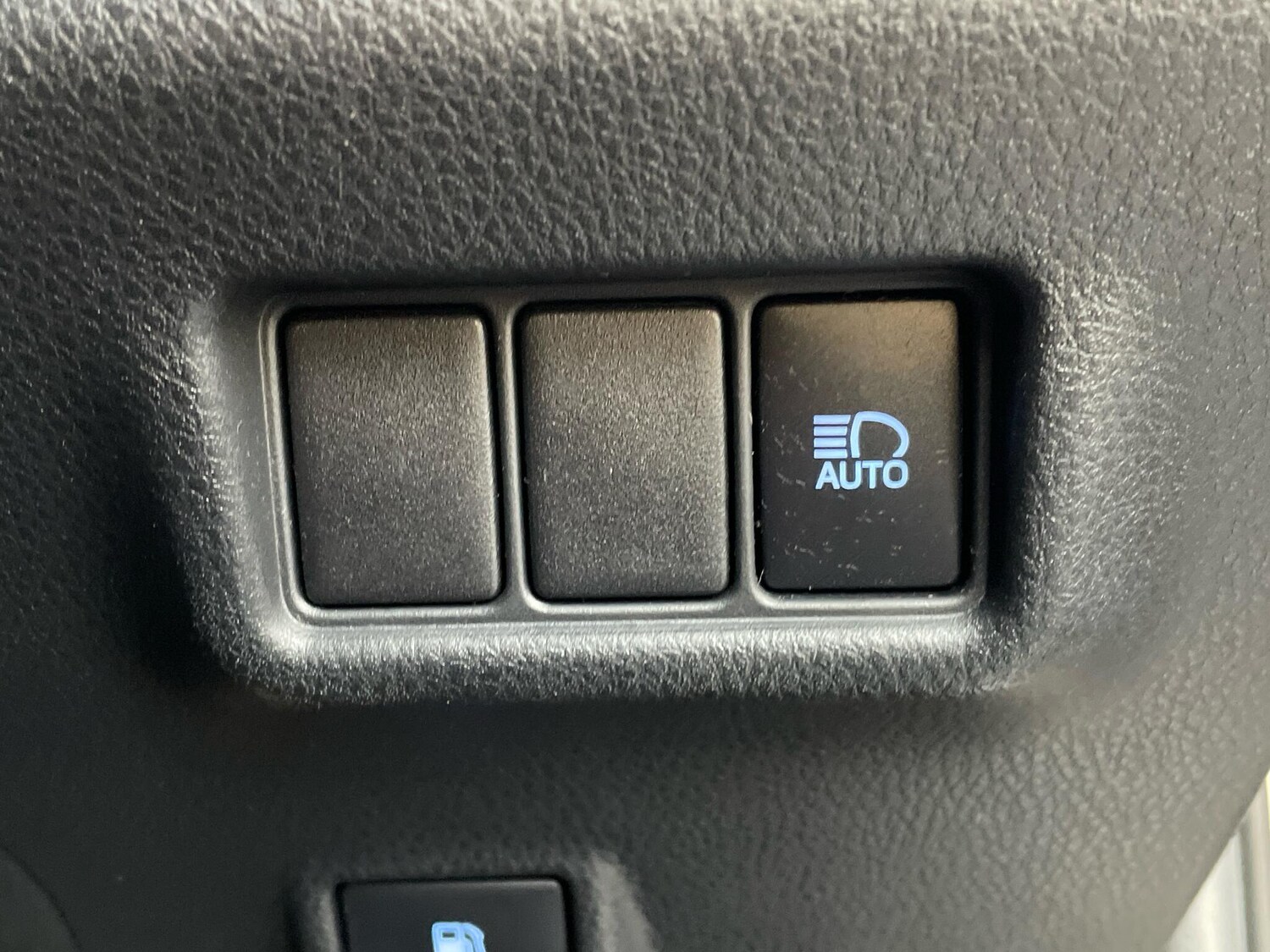 Used Toyota C-HR 2018 for sale - 77586122: Photo 26