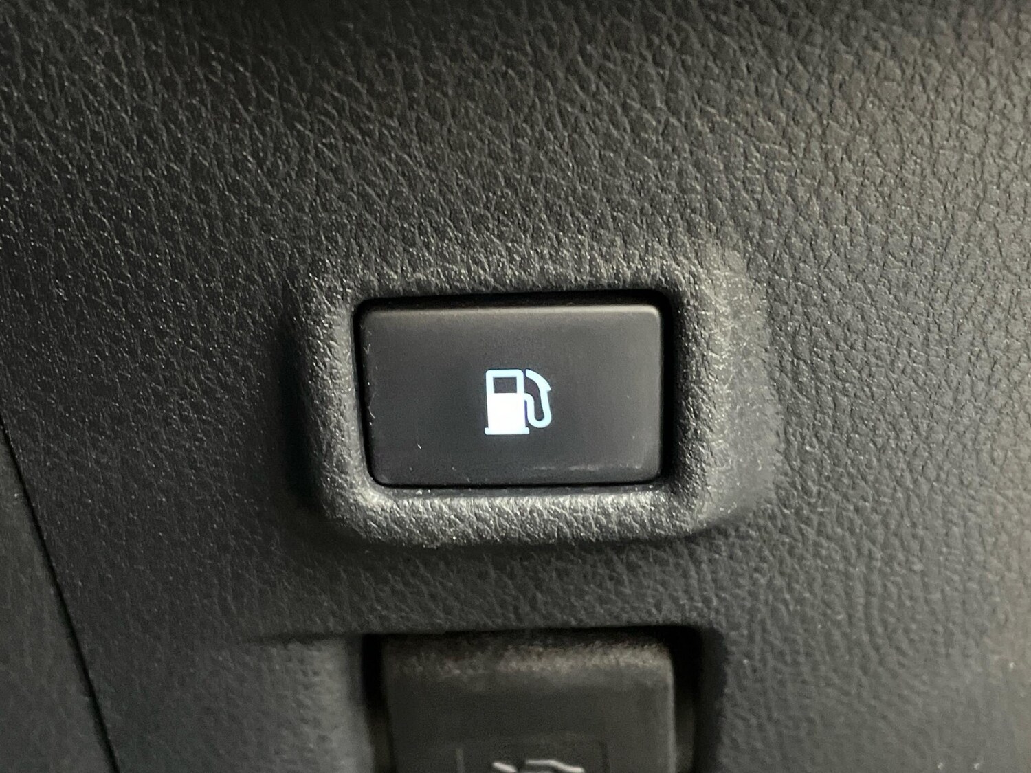 Used Toyota C-HR 2018 for sale - 77586122: Photo 27