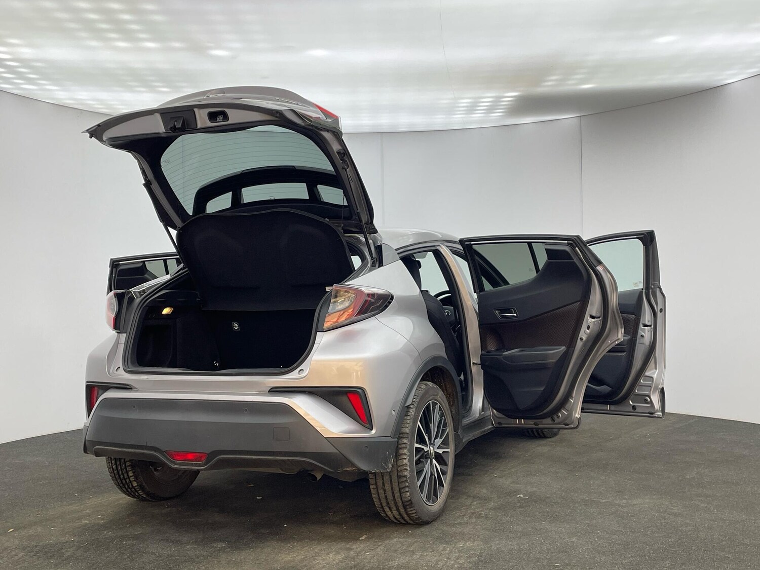 Used Toyota C-HR 2018 for sale - 77586122: Photo 38