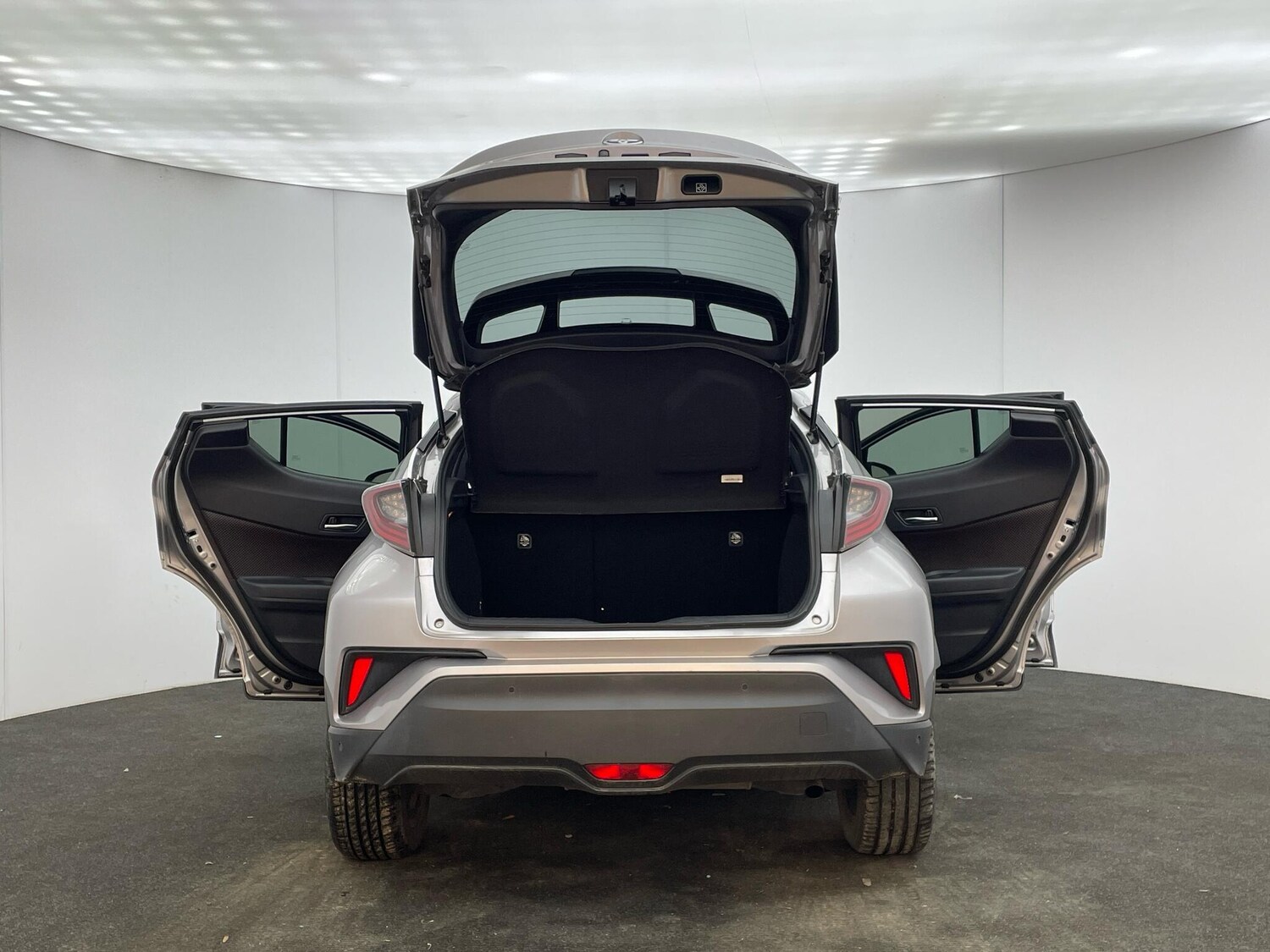 Used Toyota C-HR 2018 for sale - 77586122: Photo 39