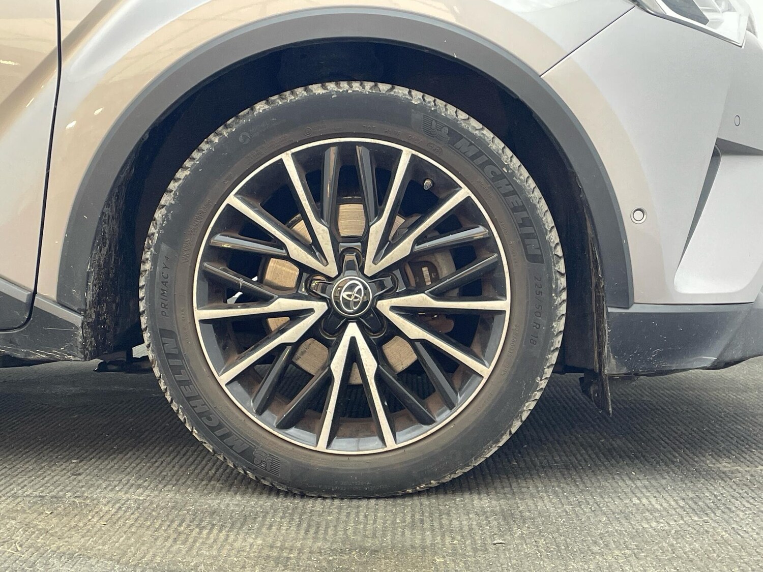 Used Toyota C-HR 2018 for sale - 77586122: Photo 4