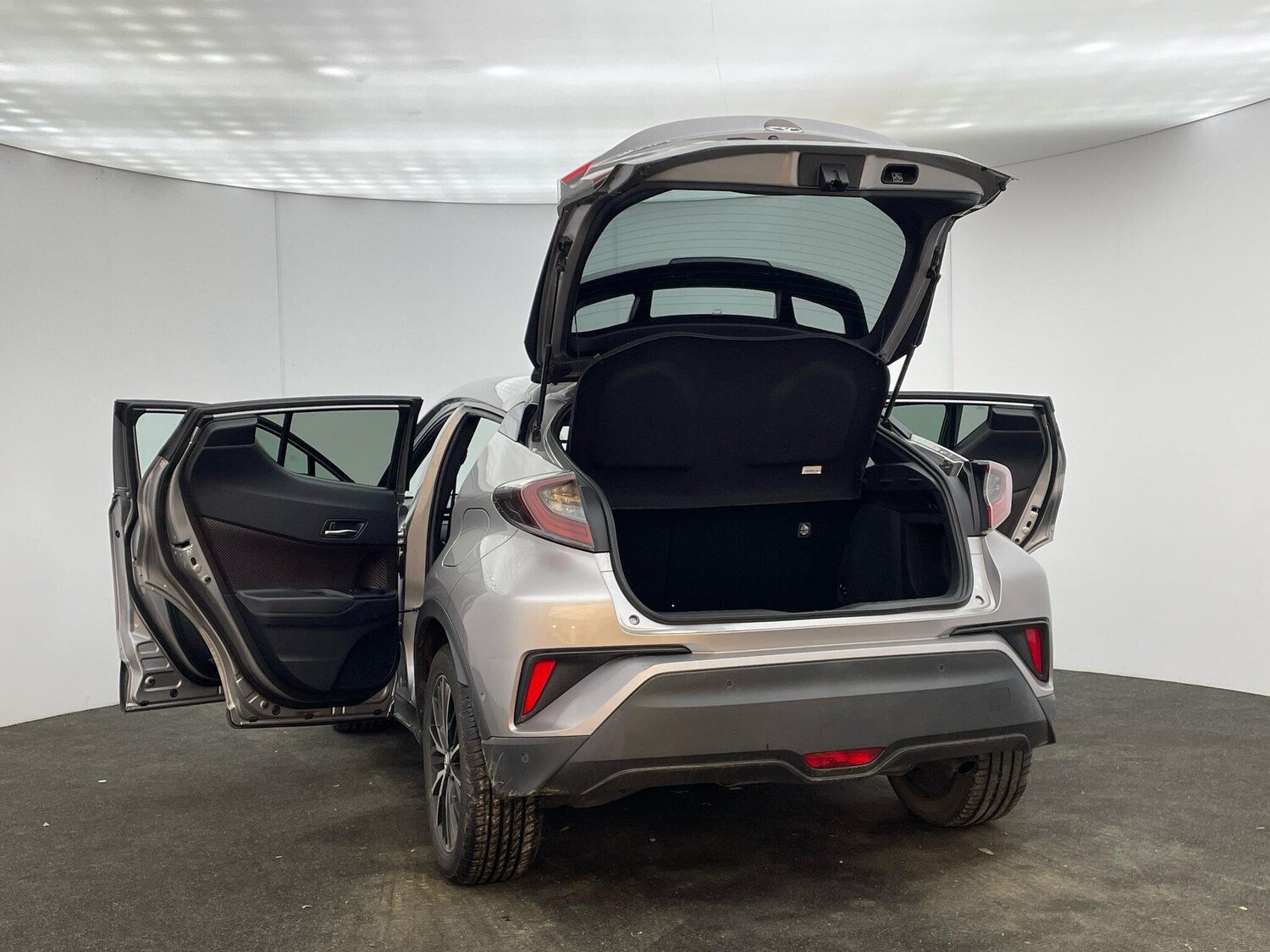 Used Toyota C-HR 2018 for sale - 77586122: Photo 40