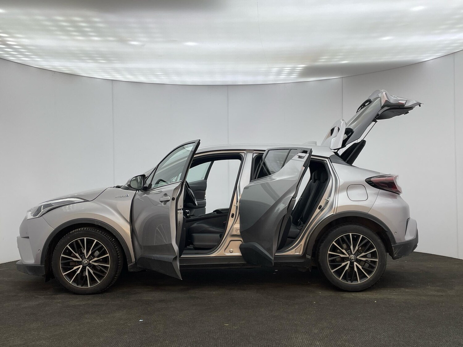 Used Toyota C-HR 2018 for sale - 77586122: Photo 41