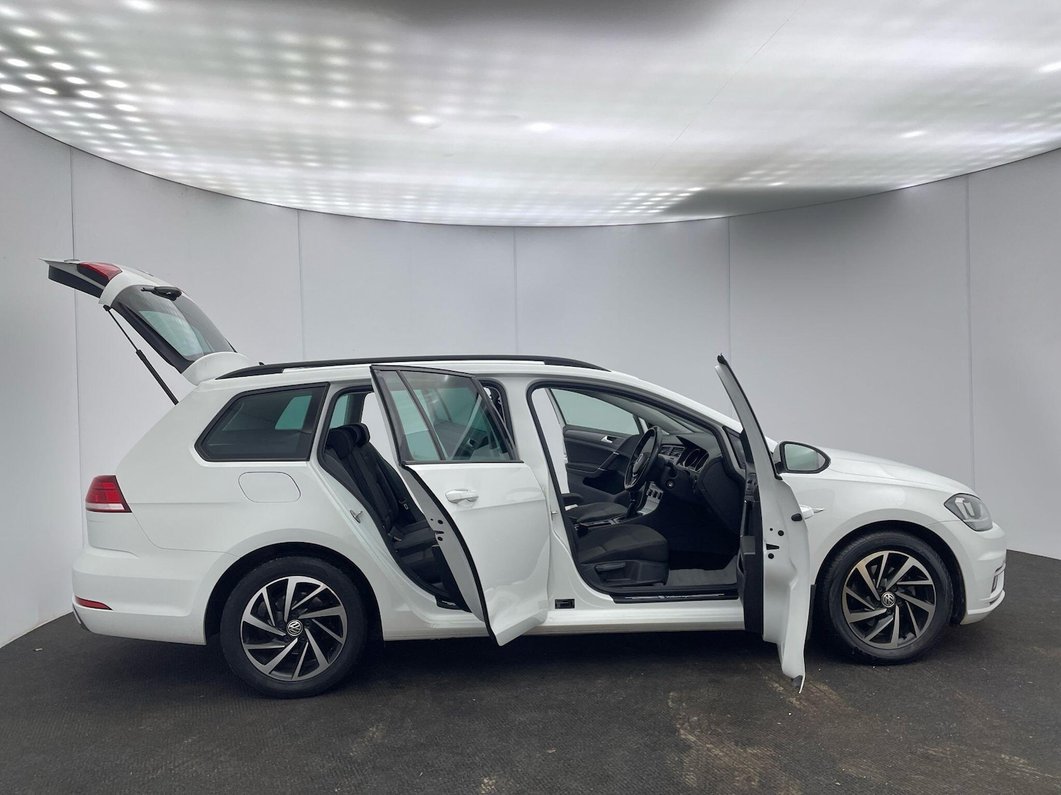 Used Volkswagen Golf 2019 for sale - 76765843: Photo 12