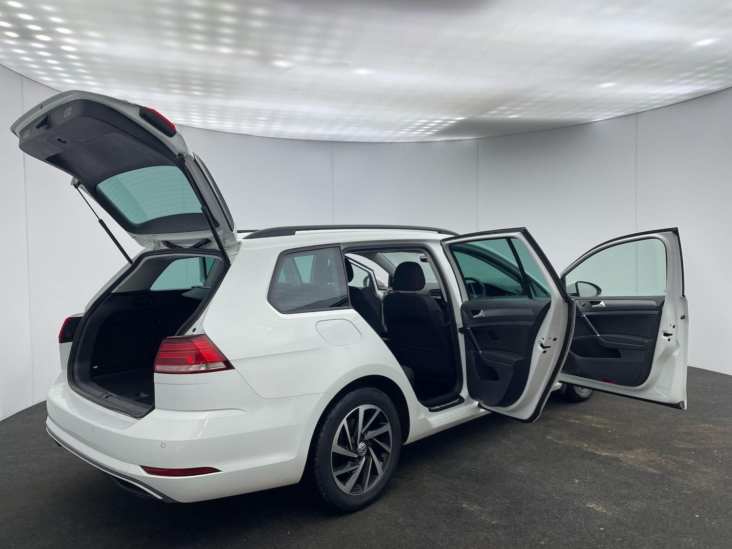 Used Volkswagen Golf 2019 for sale - 76765843: Photo 13