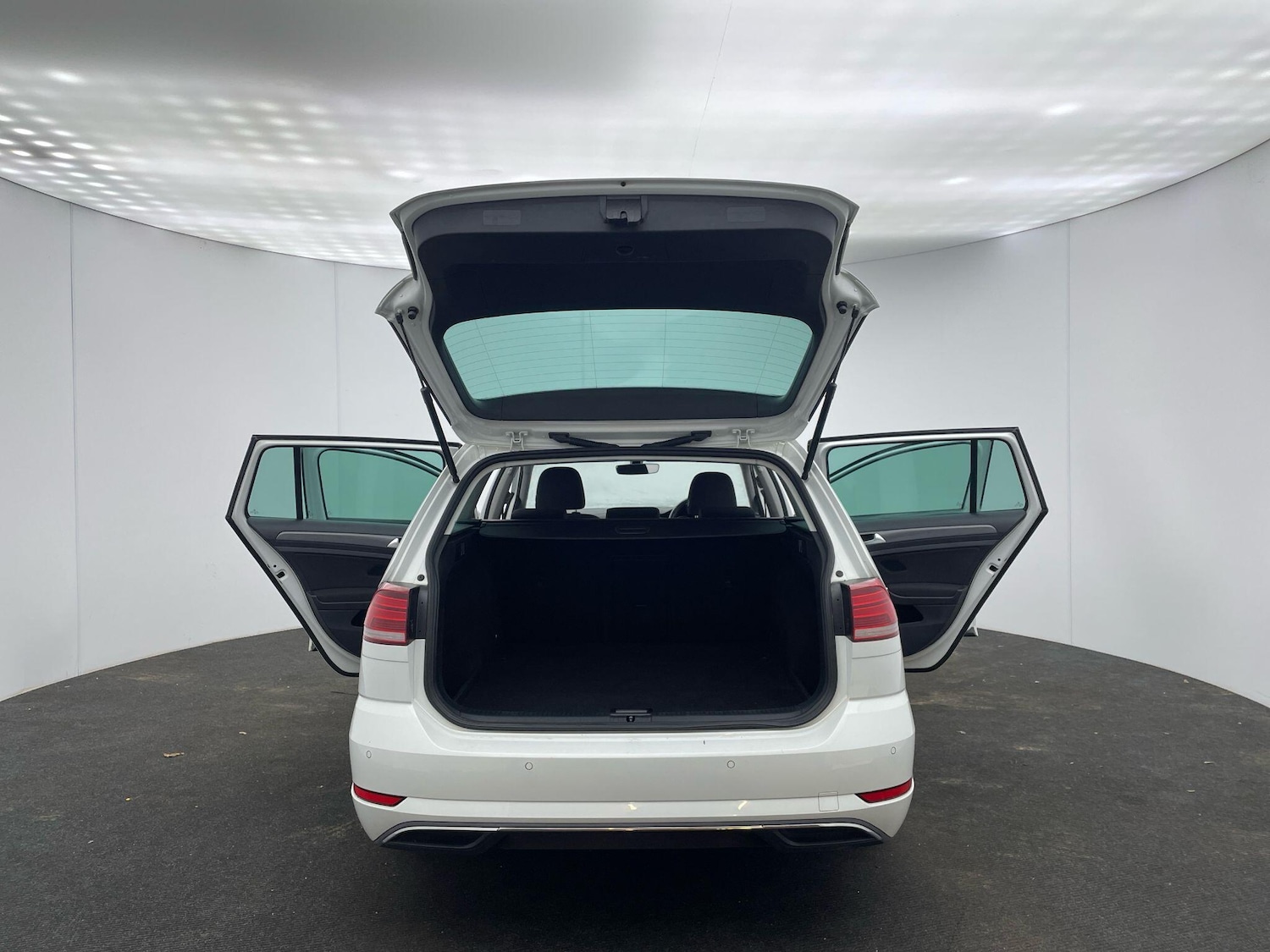 Used Volkswagen Golf 2019 for sale - 76765843: Photo 30