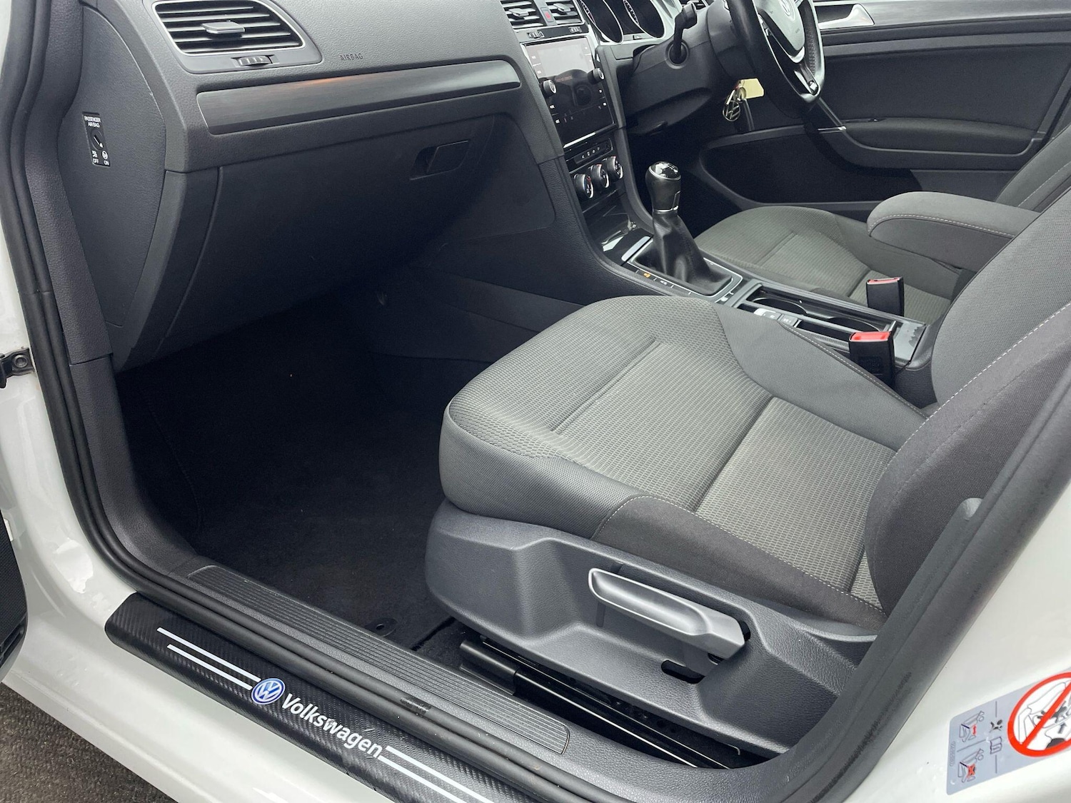 Used Volkswagen Golf 2019 for sale - 76765843: Photo 32