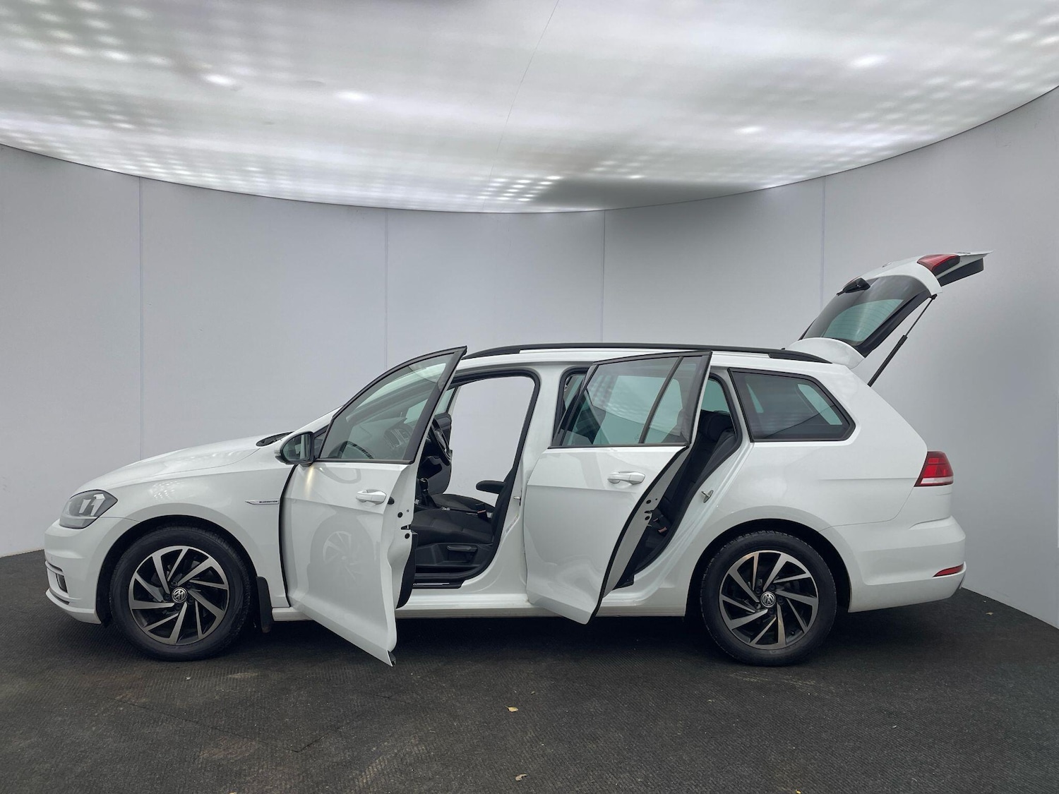 Used Volkswagen Golf 2019 for sale - 76765843: Photo 9