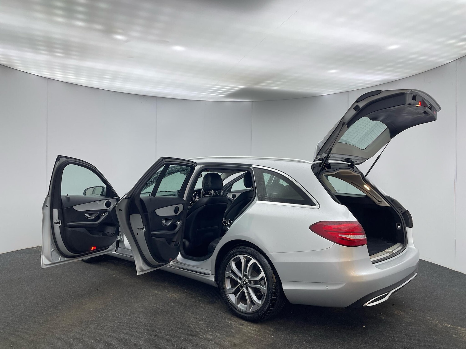 Used Mercedes-Benz C Class 2017 for sale - 76644628: Photo 36