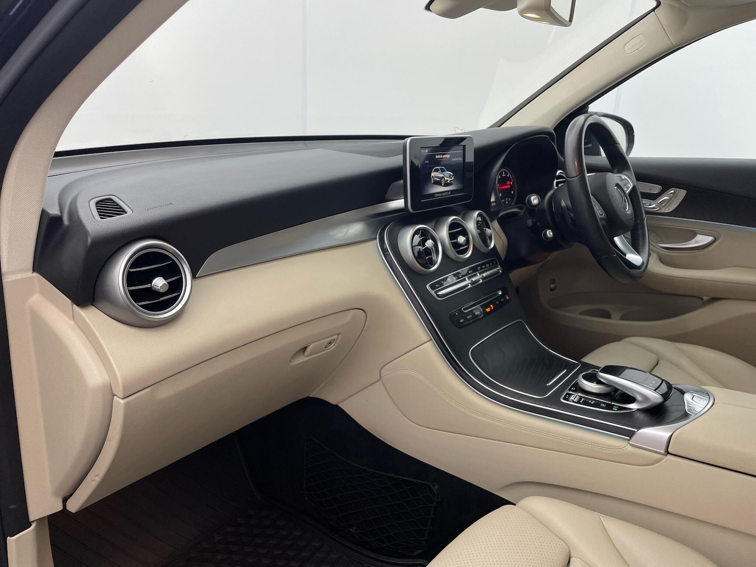 Used Mercedes-Benz GLC 2017 for sale - 76072318: Photo 31