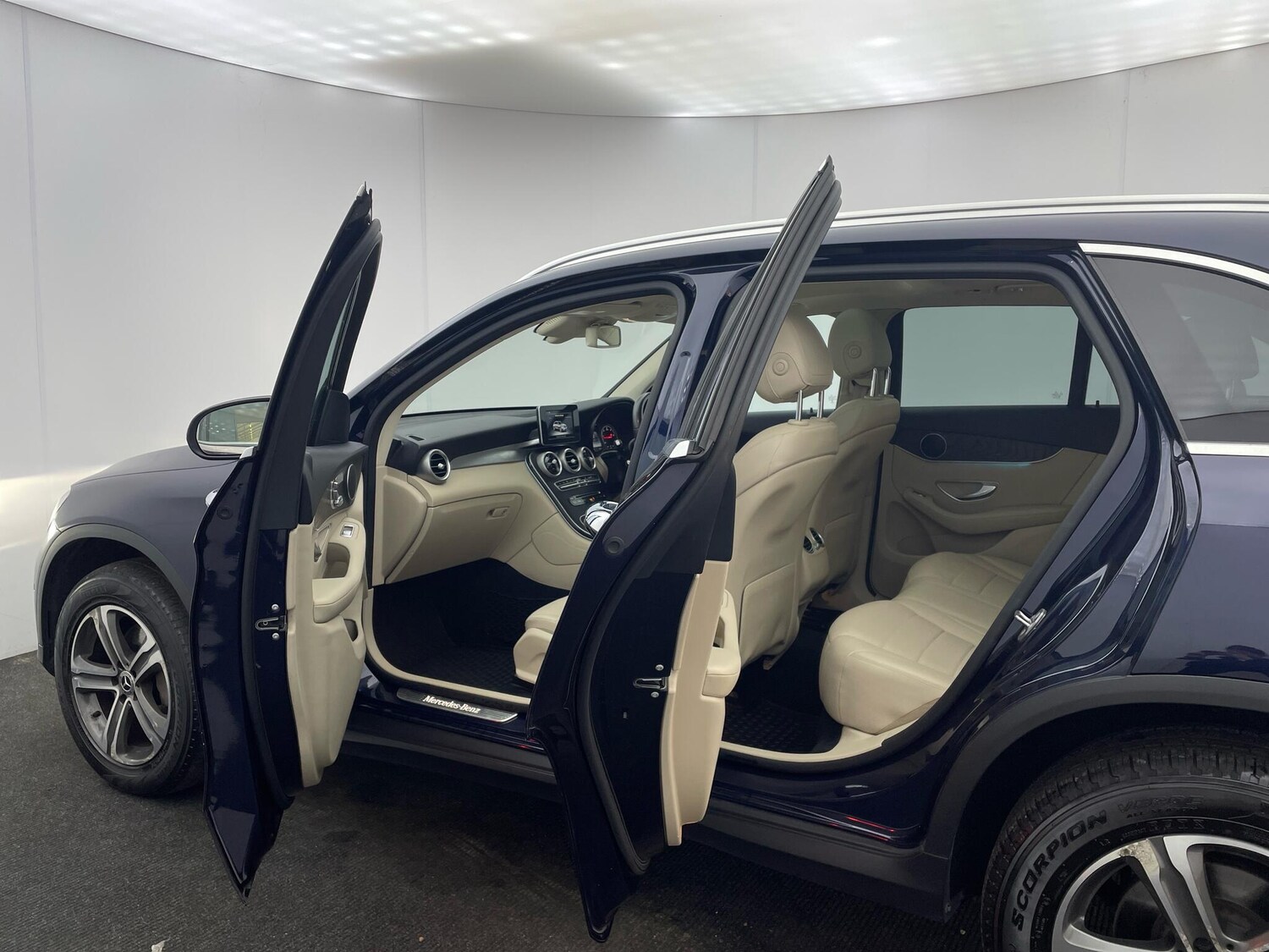Used Mercedes-Benz GLC 2017 for sale - 76072318: Photo 36