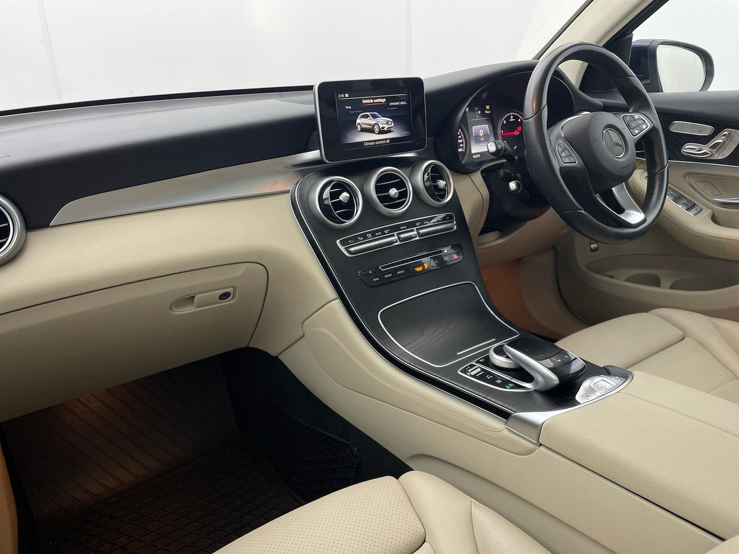 Used Mercedes-Benz GLC 2017 for sale - 76072318: Photo 9