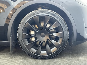 Used Tesla Model Y 2024 for sale - 77613034: Photo