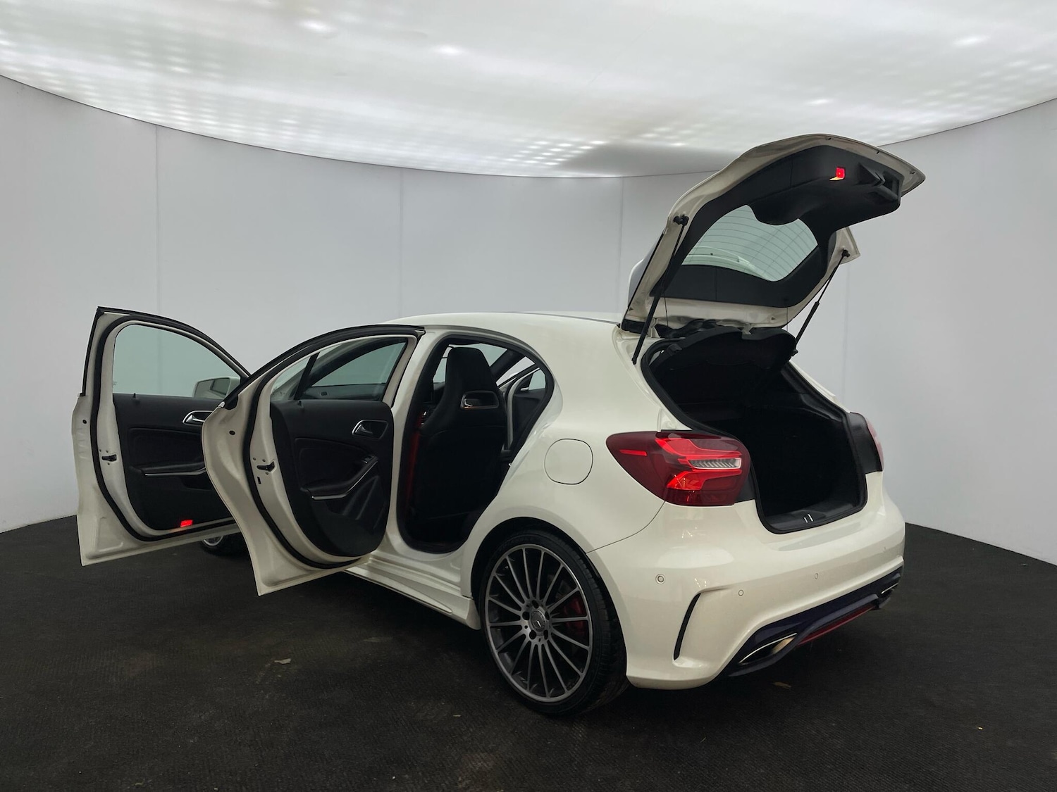 Used Mercedes-Benz A-Class 2016 for sale - 76765287: Photo 35