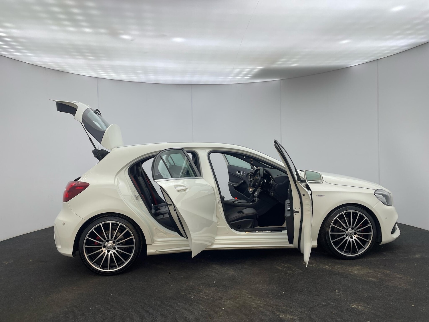 Used Mercedes-Benz A-Class 2016 for sale - 76765287: Photo 40